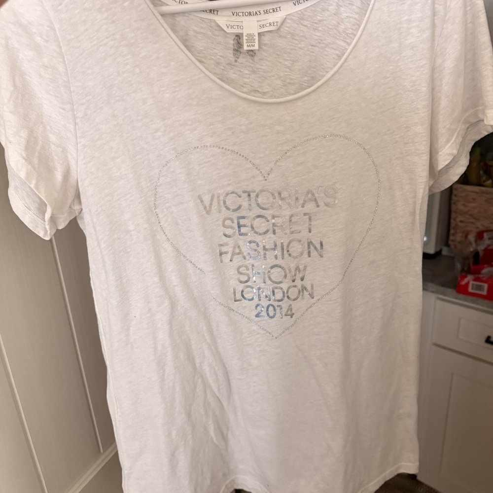 Victoria’s Secret Fashion Show London 2014 Graphic Tee – Size M